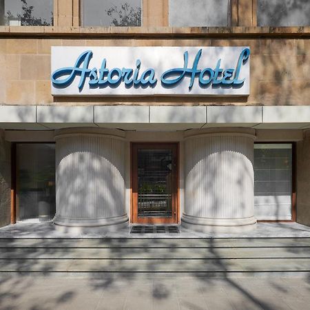 Astoria Hotel Мумбай Екстериор снимка