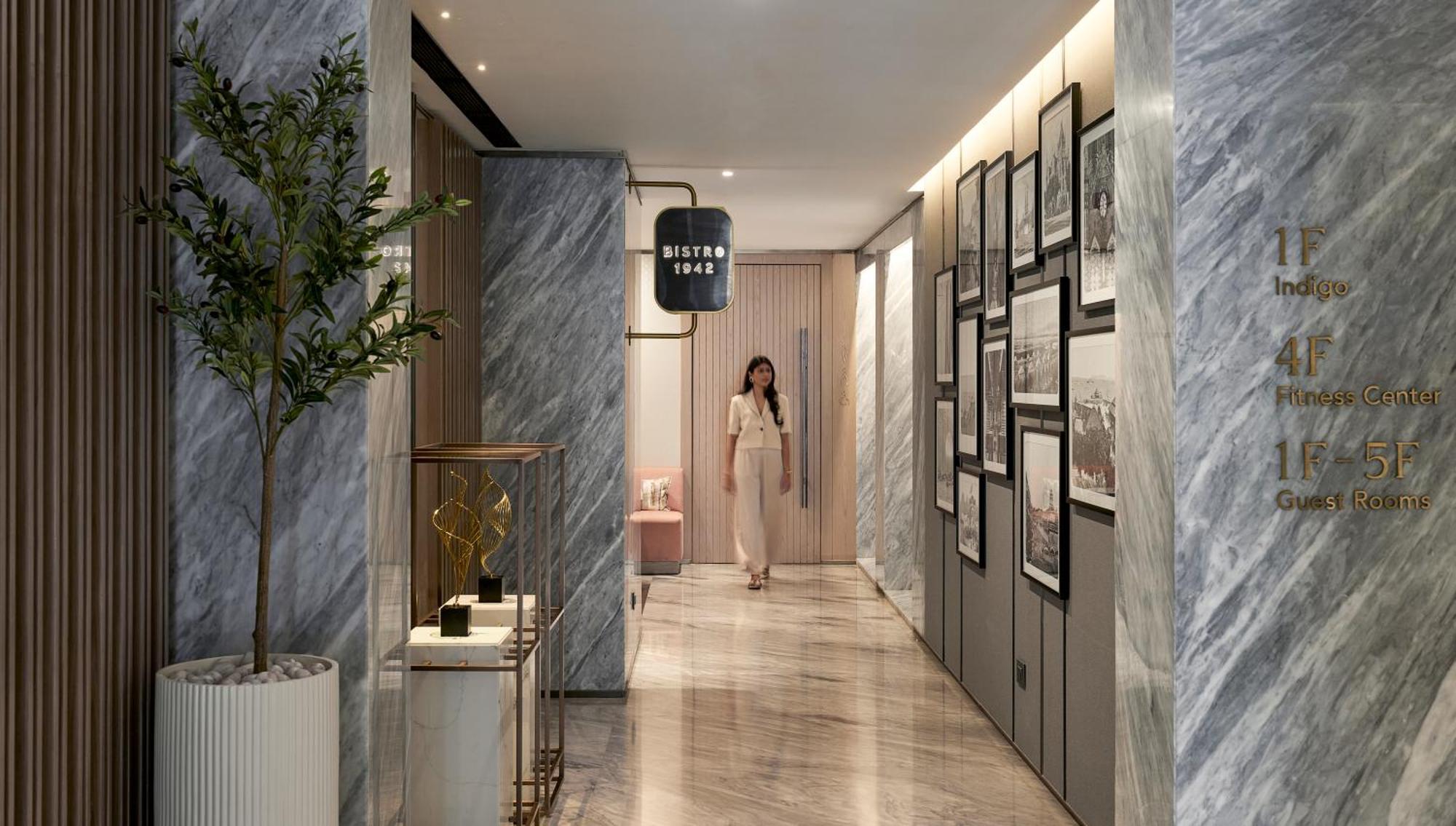 Astoria Hotel Мумбай Екстериор снимка