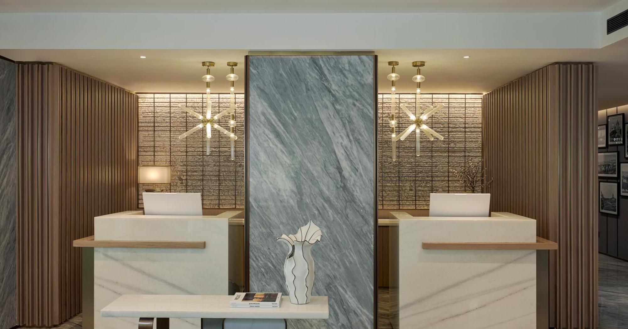 Astoria Hotel Мумбай Екстериор снимка