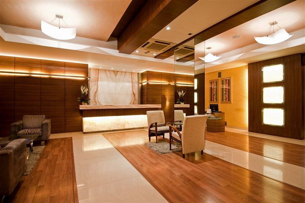 Astoria Hotel Мумбай Екстериор снимка