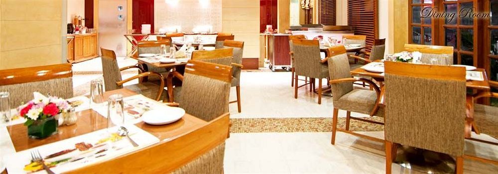 Astoria Hotel Мумбай Екстериор снимка